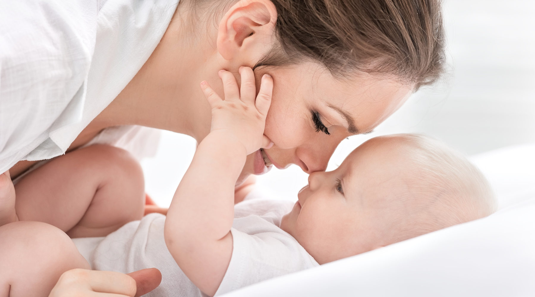 Vauva akne – kaikki mitä sinun tarvitsee tietää vastasyntyneiden finneistä